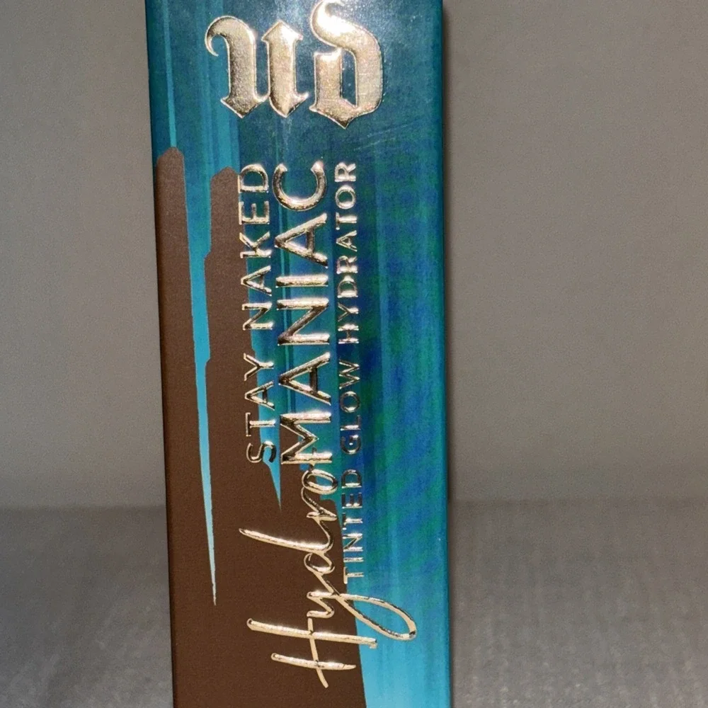 URBAN DECAY STAY NAKED Hydromaniac Tinted Glowy Hydrator 81 Deep 1.1oz